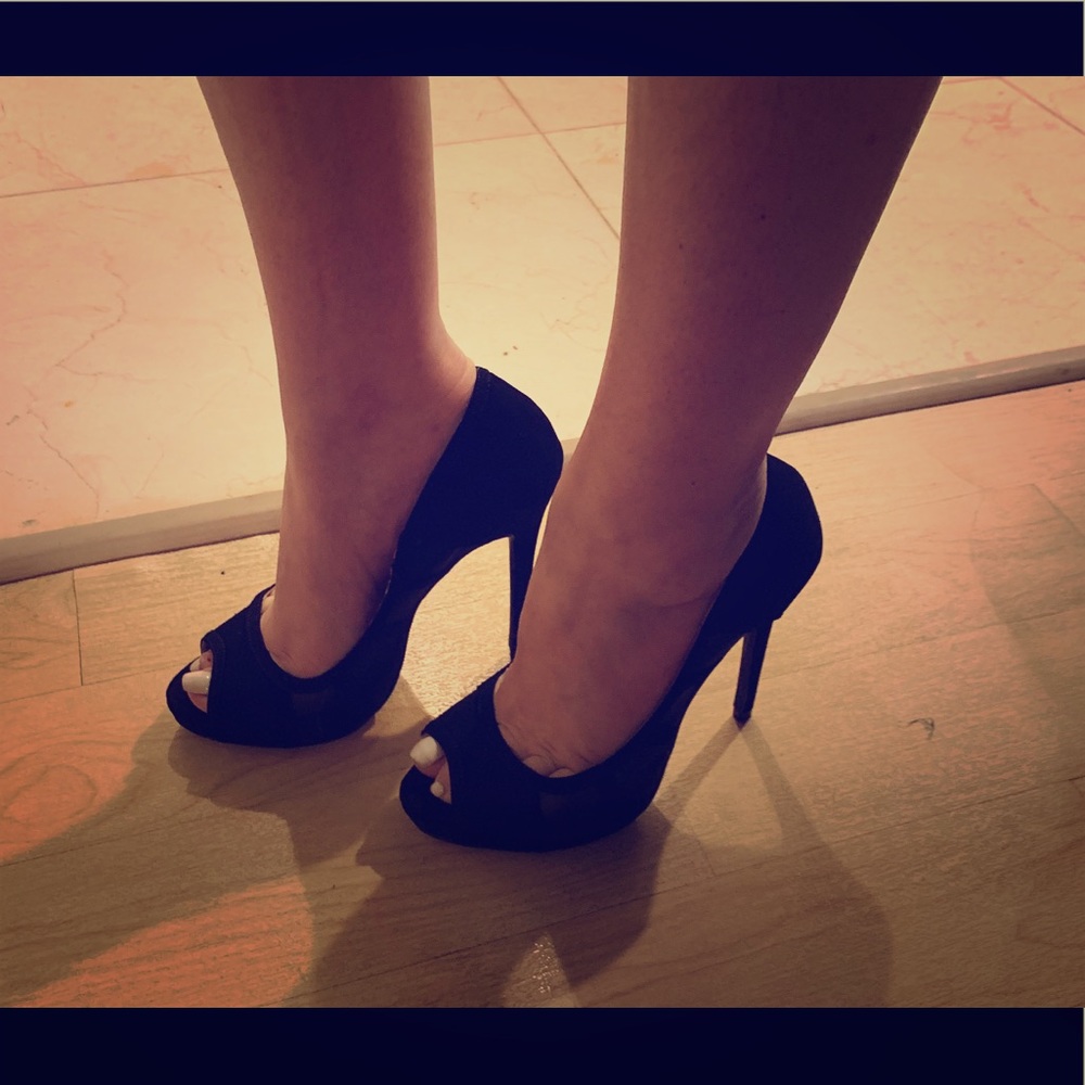 brand new ( never worn ) Badgley Mischka